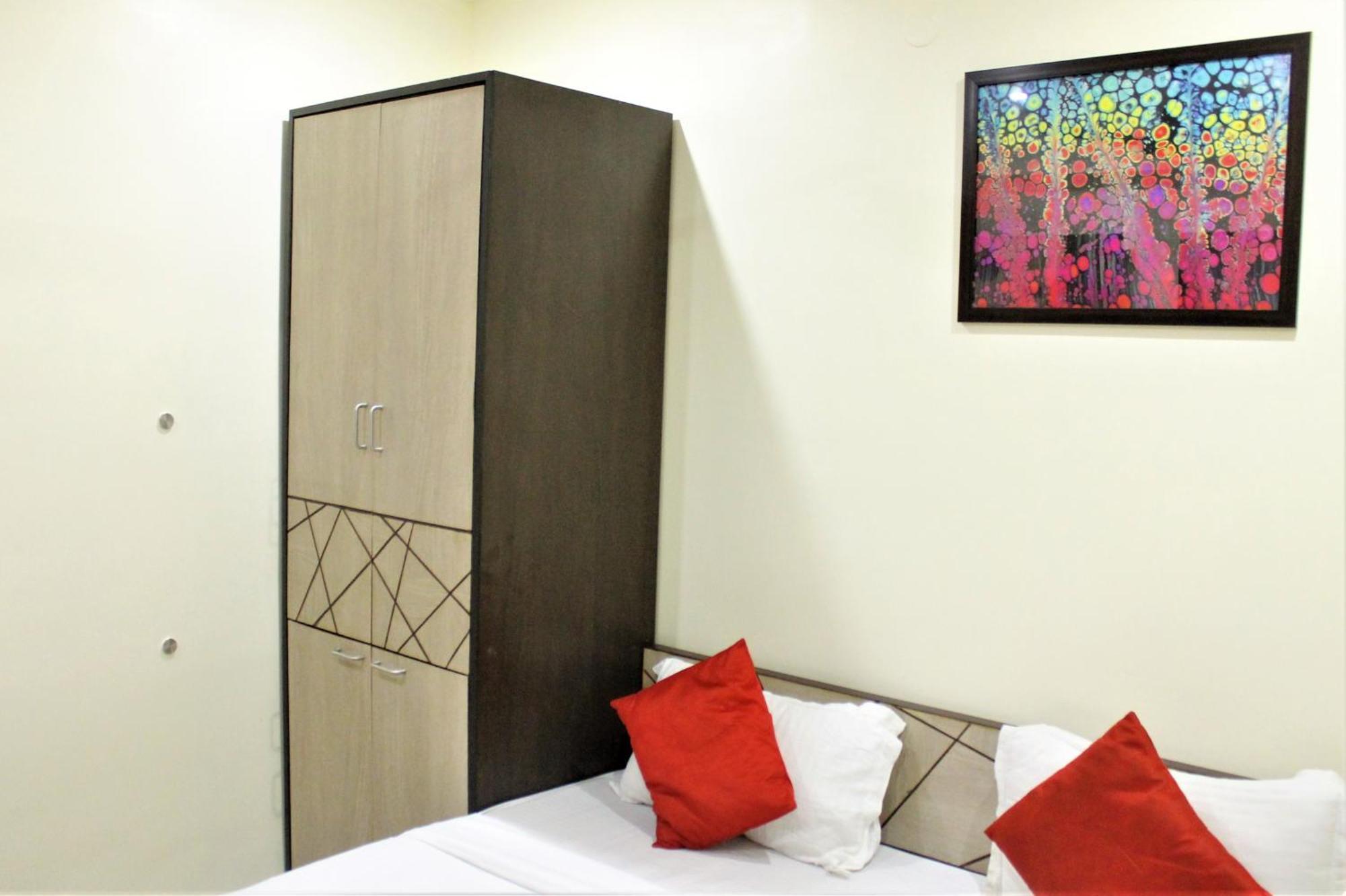 Reliable Inn Kolkata Ngoại thất bức ảnh