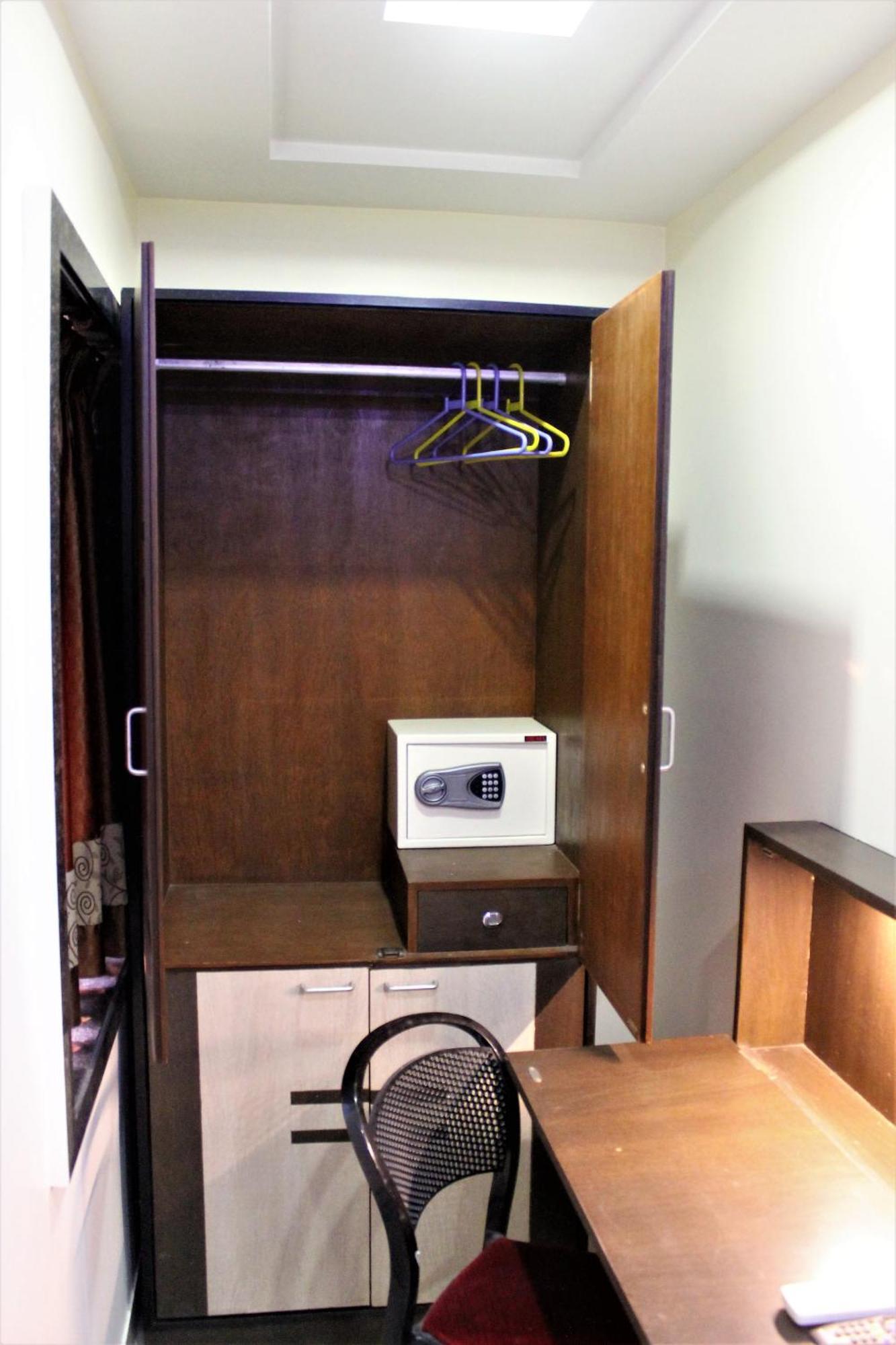 Reliable Inn Kolkata Ngoại thất bức ảnh
