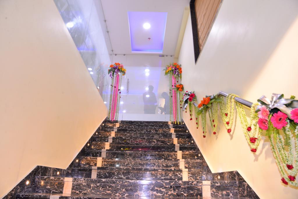 Reliable Inn Kolkata Ngoại thất bức ảnh