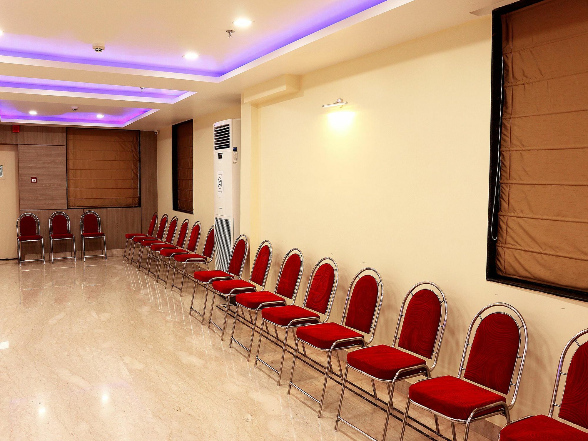 Reliable Inn Kolkata Ngoại thất bức ảnh